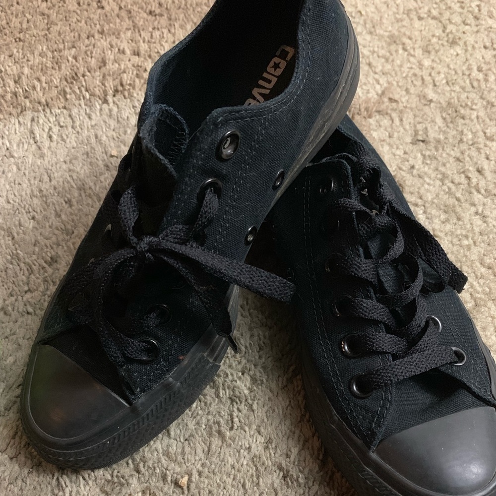 Black low top Allstar Converse